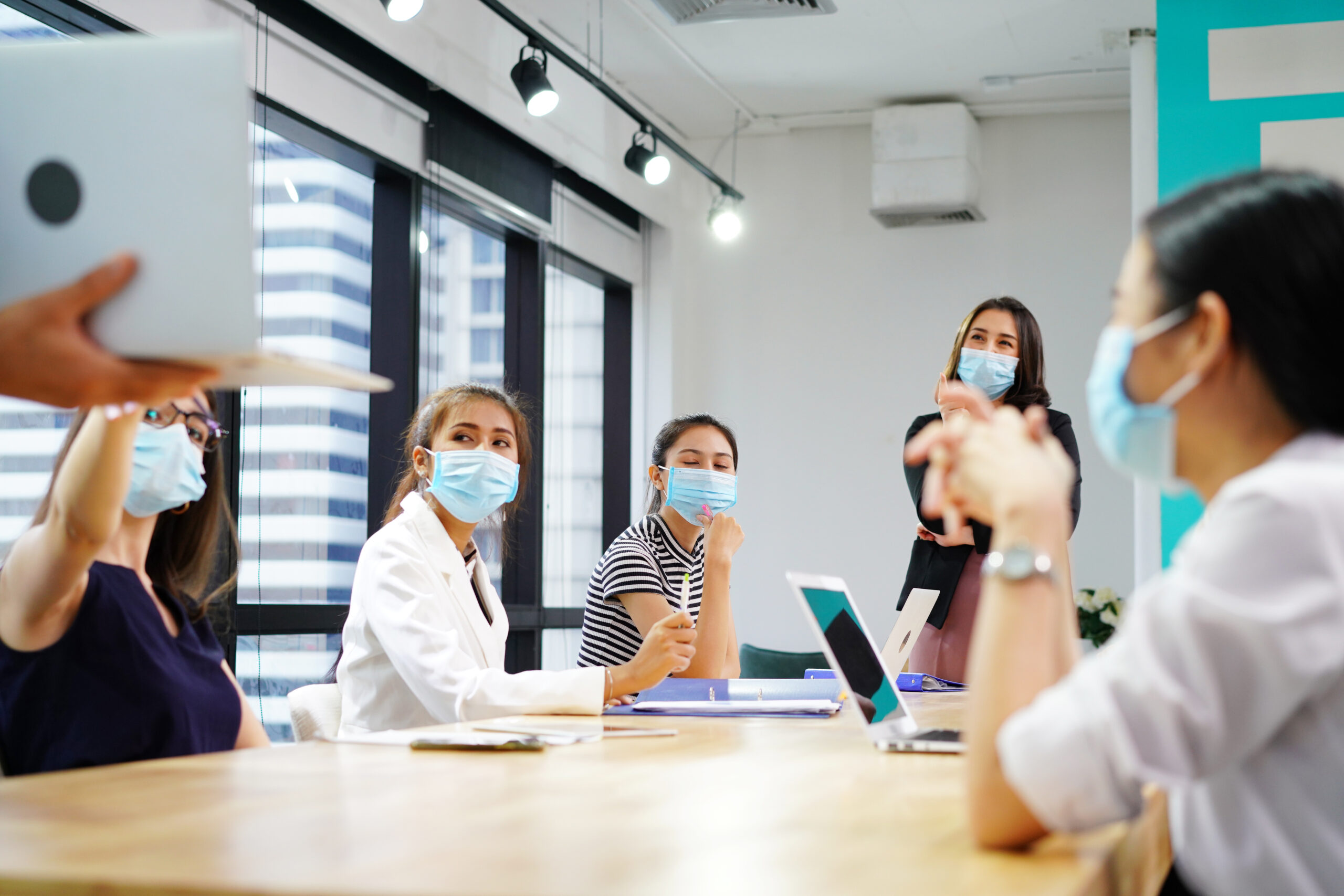 Hybrid Working Solutions 5 office and hybrid team